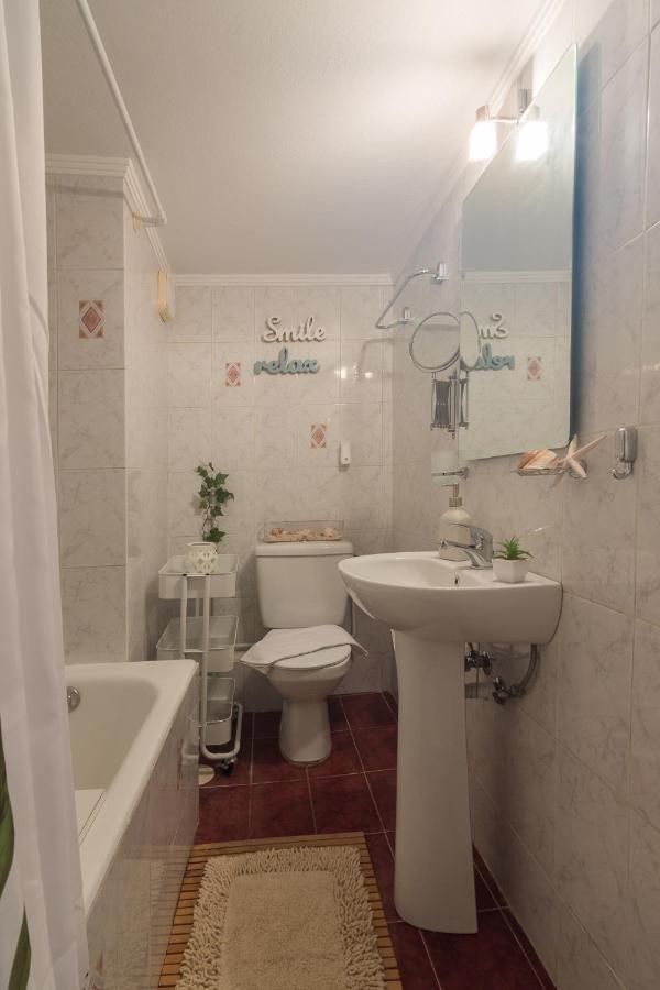 Classic And Modern Apartment In Атина Екстериор снимка